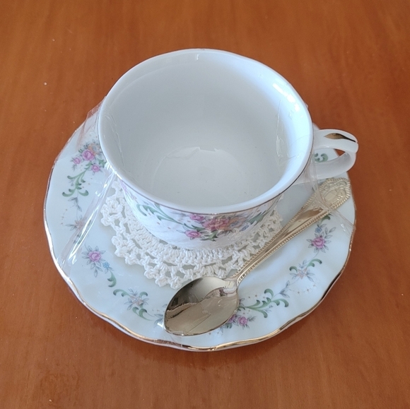 Truly Tastful Bone China‎ Tea Cup Set - Picture 3 of 5